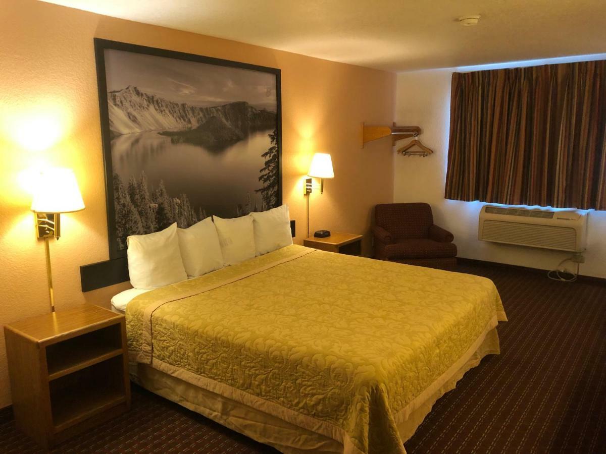 Super 8 By Wyndham The Dalles Or Eksteriør billede