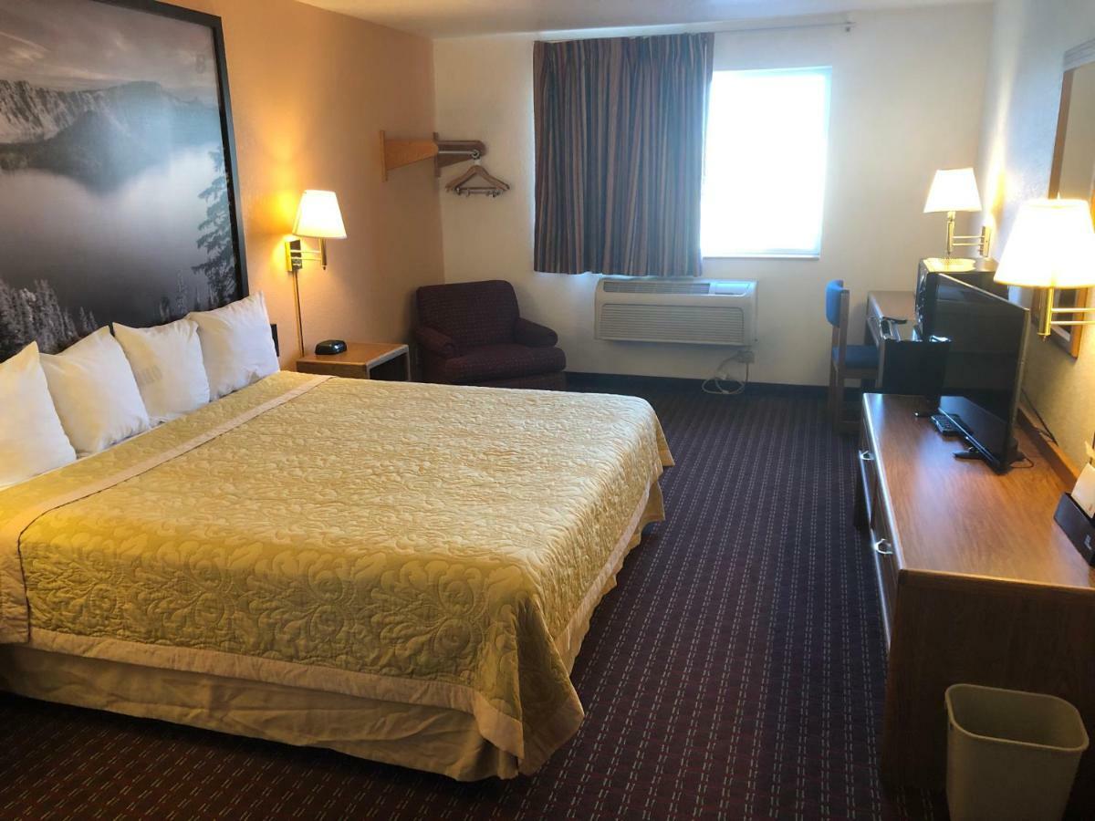 Super 8 By Wyndham The Dalles Or Eksteriør billede